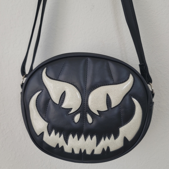 Love Pain & Stitches Glitter Pumpkin Face Bag - Picture 3 of 8